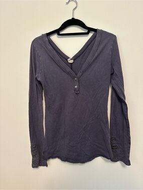 We The Free Women's Long-Sleeve V-Neck Henley in Charcoal